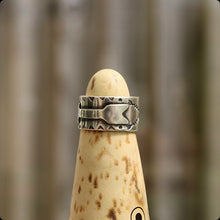 Load image into Gallery viewer, Arrow Sterling Ring &gt;&gt; UK S 1/2