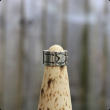 Load image into Gallery viewer, Arrow Sterling Ring &gt;&gt; UK O 1/2