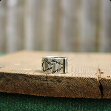 Load image into Gallery viewer, Arrow Sterling Ring &gt;&gt; UK S 1/2