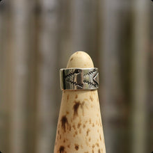 Load image into Gallery viewer, Arrow Sterling Ring &gt;&gt; UK S 1/2